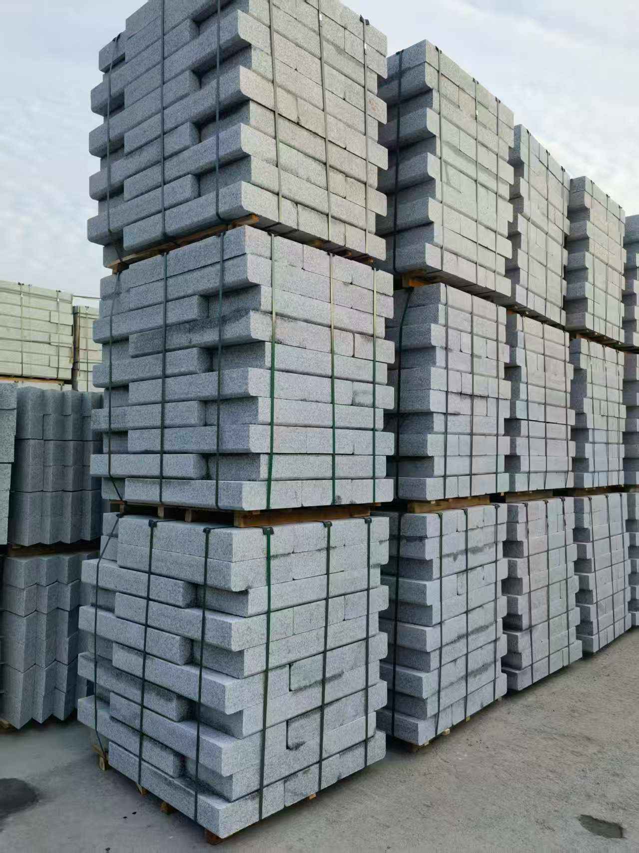 泉州 路沿石（路侧石），颜色一致，尺寸标准