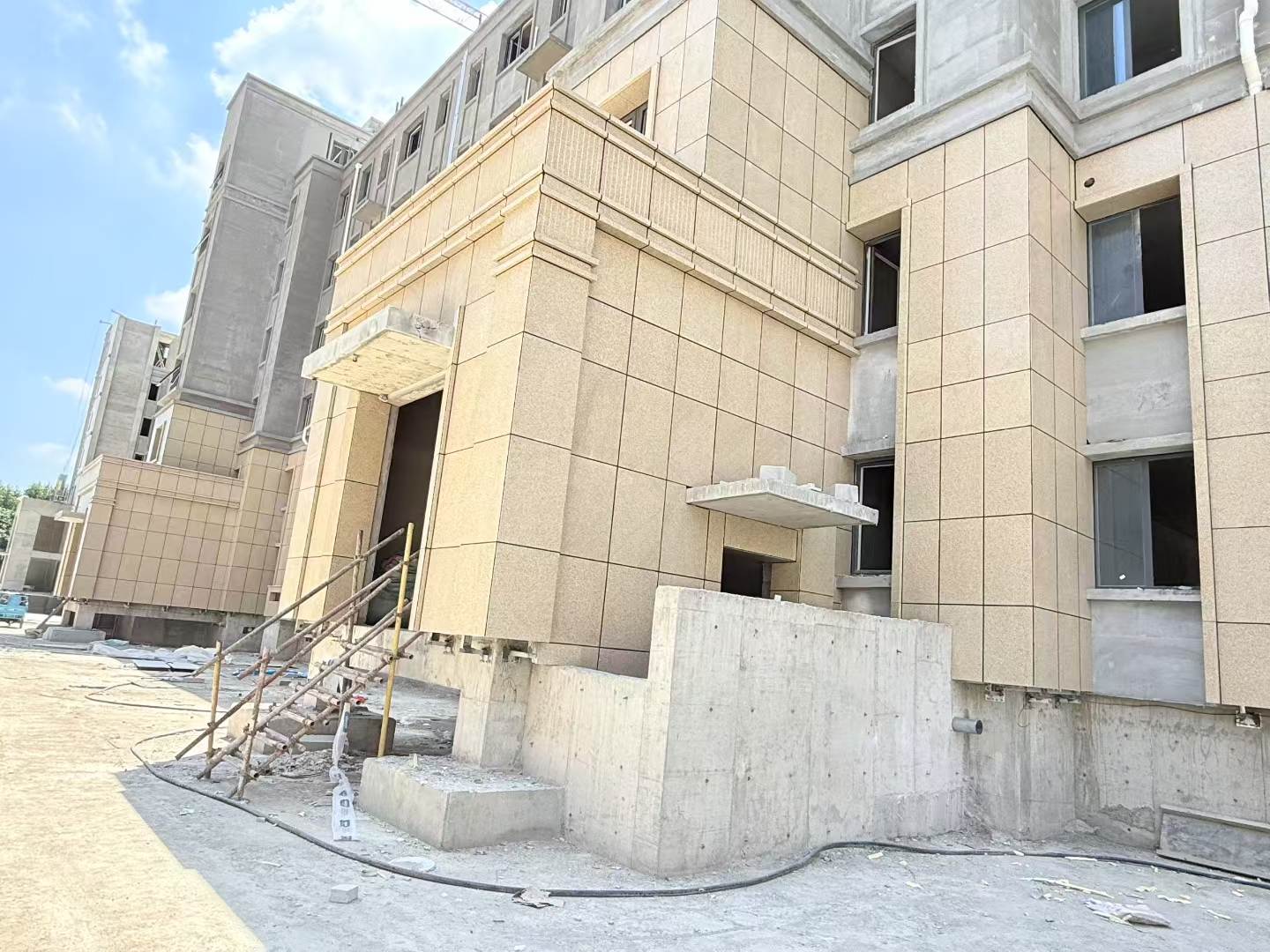 泉州 黄金麻干挂，工地实拍