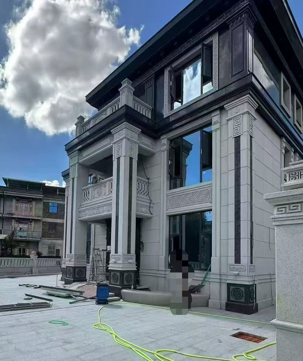 泉州 别墅干挂，芝麻白与芝麻黑完美配合