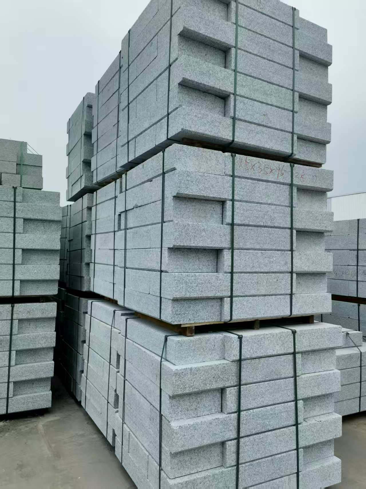 泉州 路沿石，板板正正的路沿石