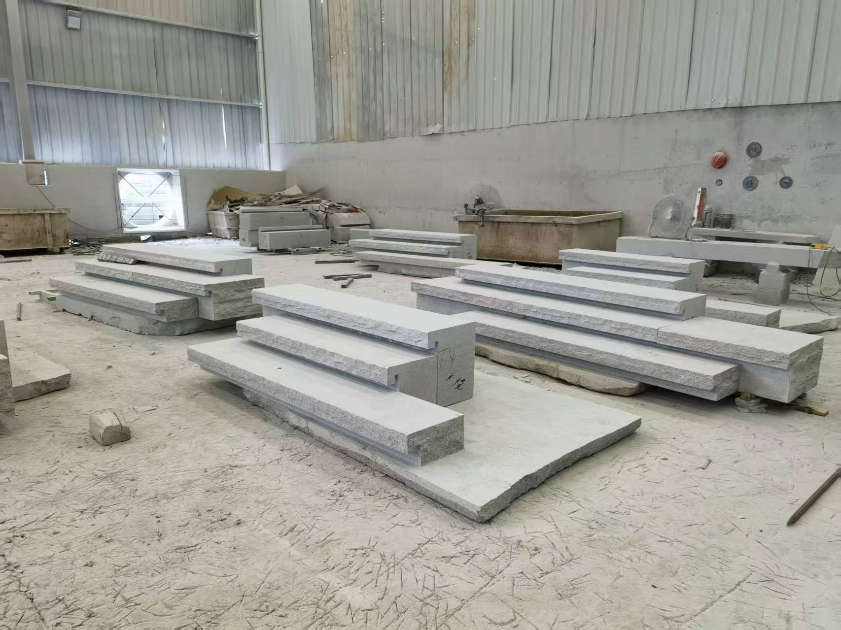 泉州 整石台阶（大面火烧+侧面自然面），出货前厂内拼装