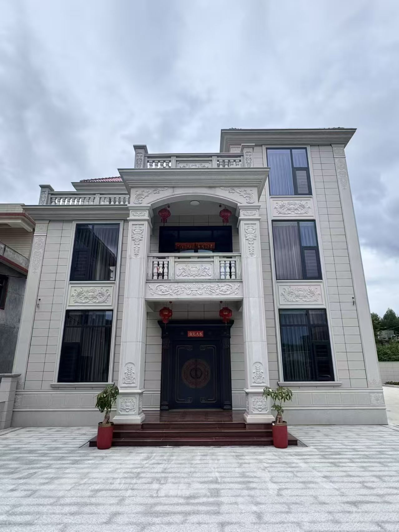 泉州 芝麻白石材别墅干挂案例展示