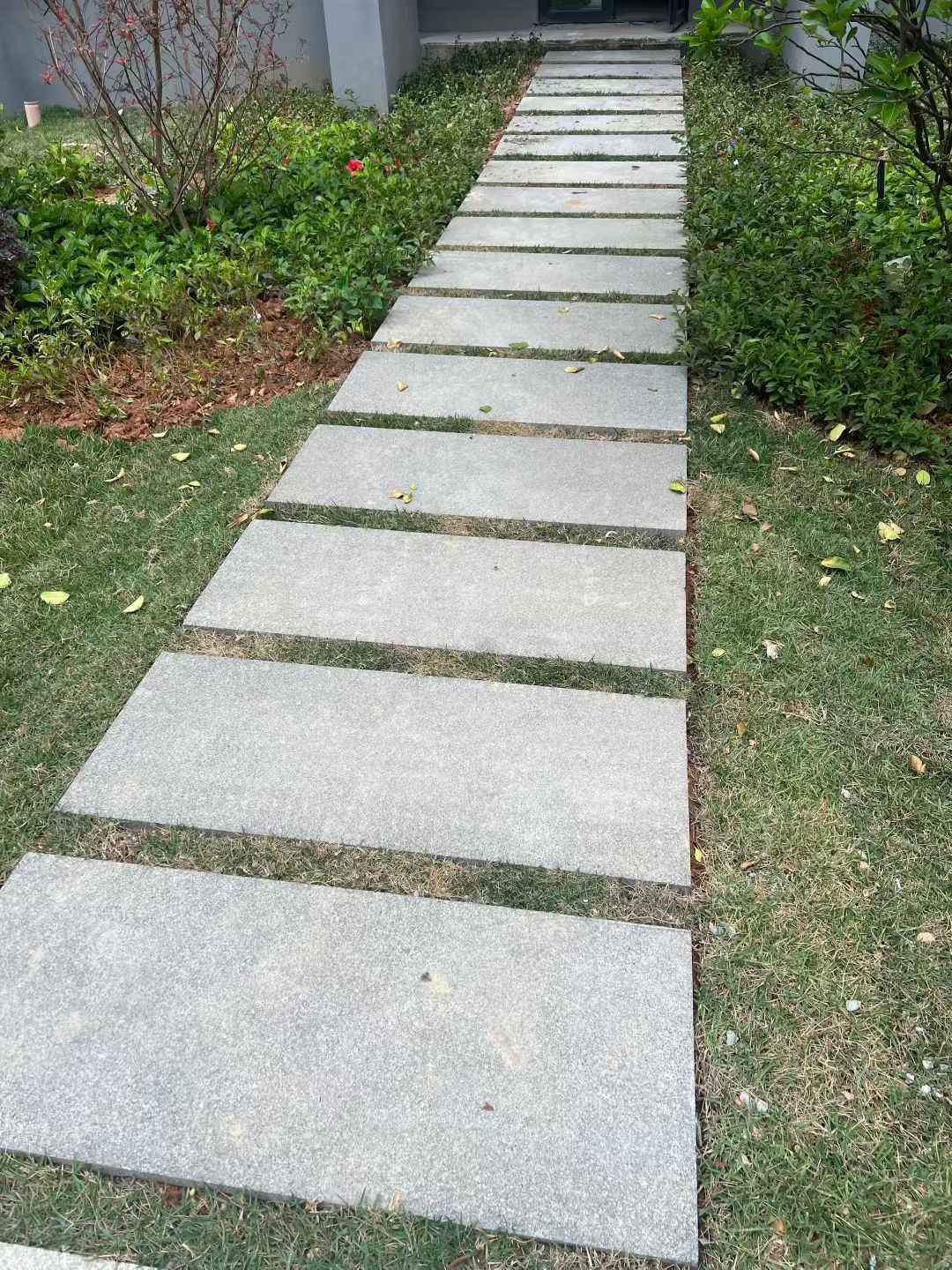 泉州 芝麻黑小区踏步、汀步石铺装效果