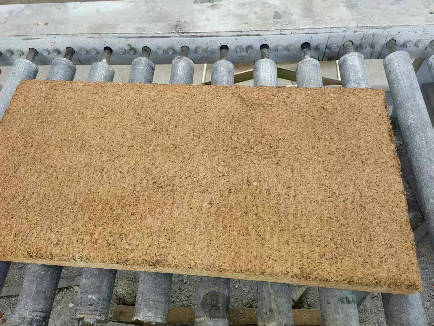 泉州 菠萝面老石板，做旧仿古石，流水线生产加工